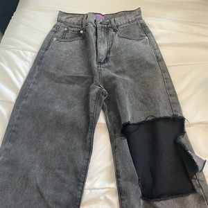 Edikted black jeans knee rip